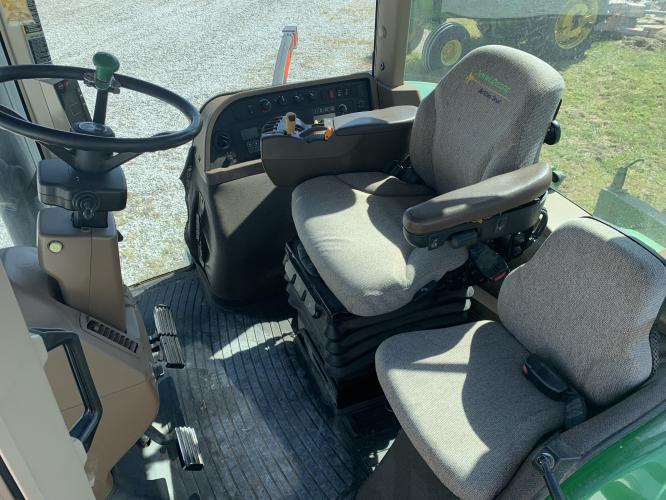 John Deere 8130