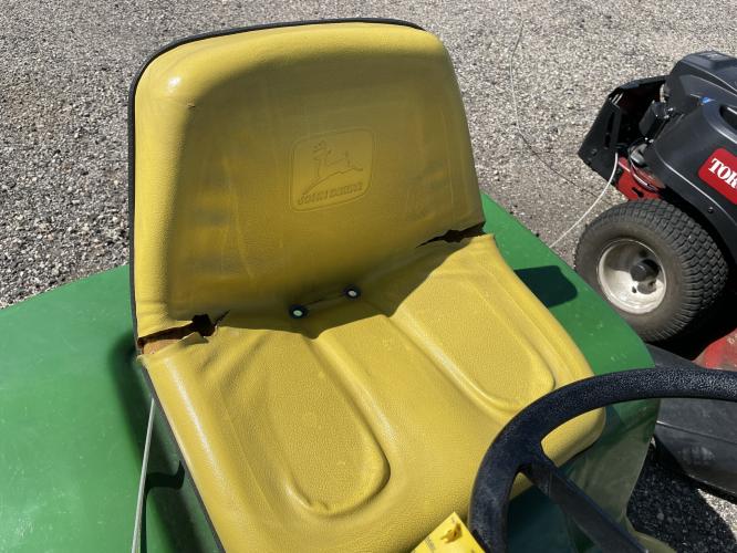 John Deere 318