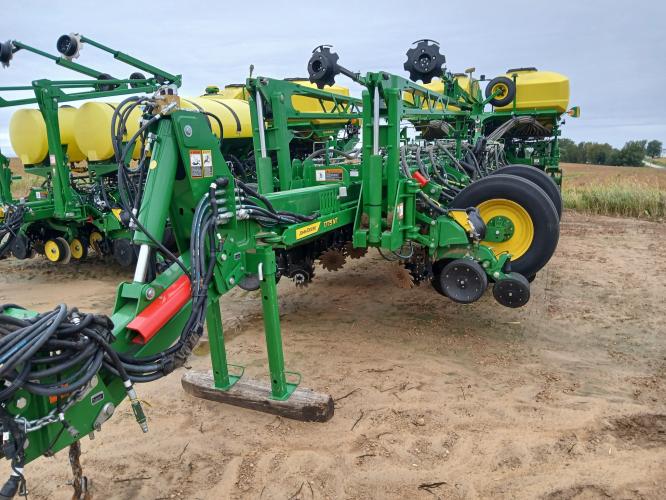 John Deere 1775NT
