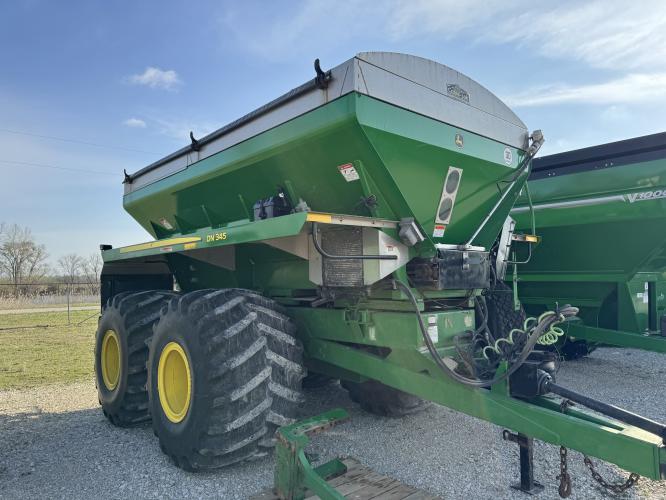John Deere 345 SPREADER