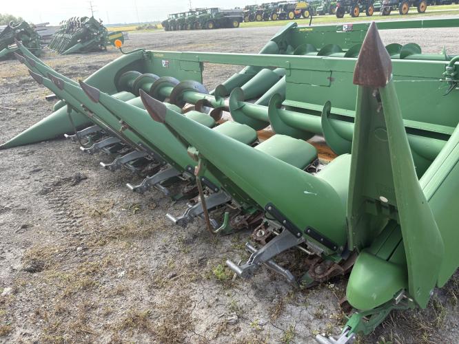 John Deere 608C