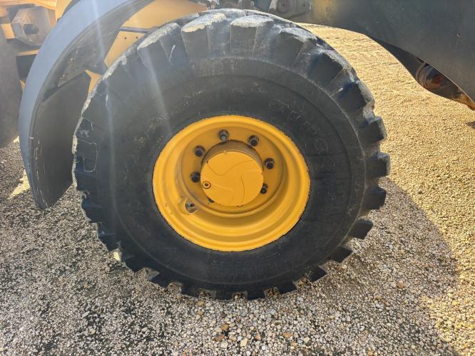John Deere 324L