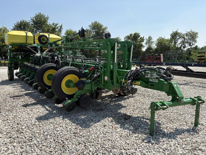 John Deere 1775NT
