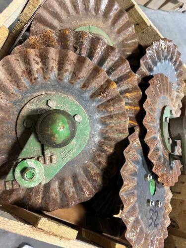 John Deere AA59483-A75275 no-tiil coulter hub & spindle w/ blade