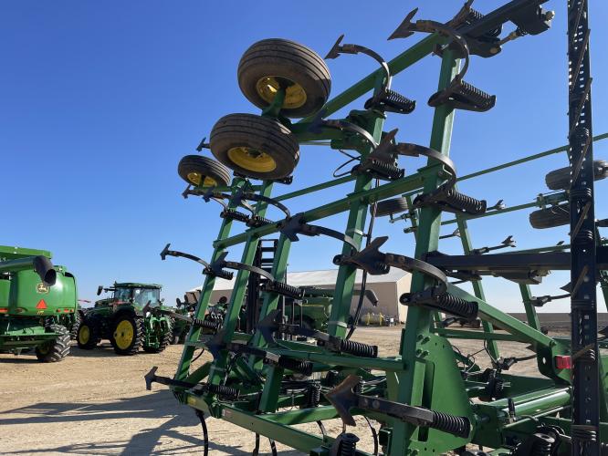 John Deere 2210