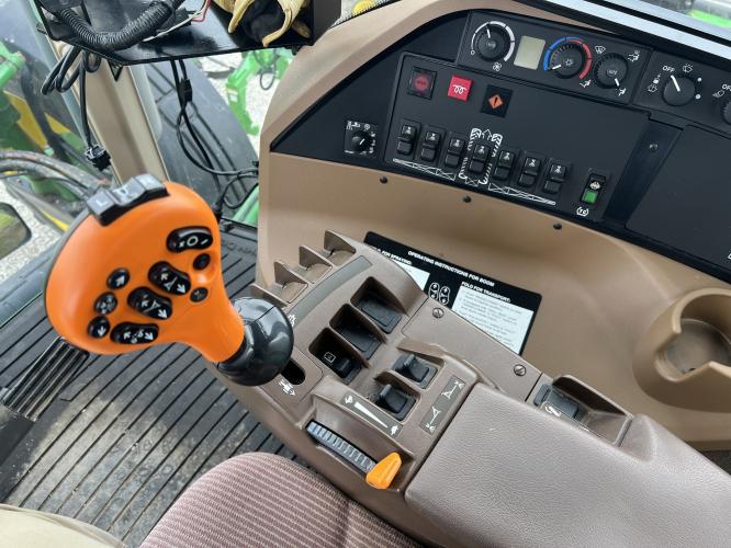 John Deere 4830