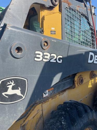 John Deere 332G