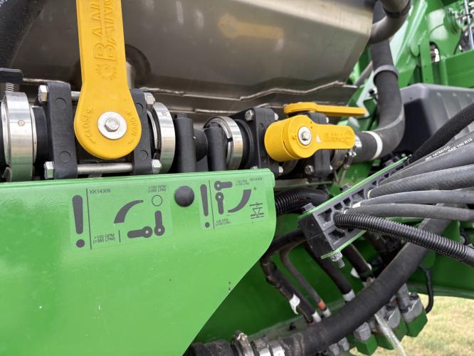 John Deere 412R