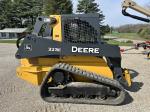 John Deere 323E