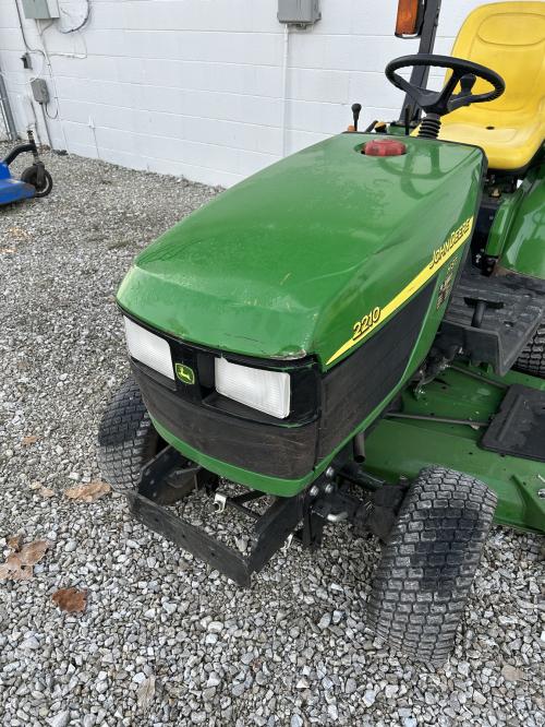 2003 John Deere 2210