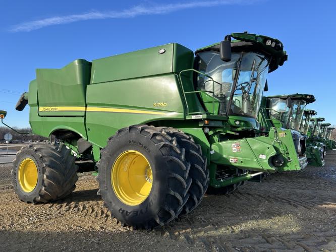 John Deere S790