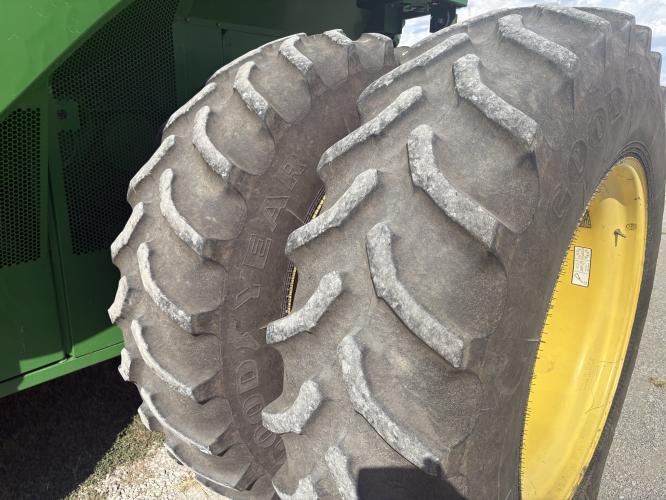 John Deere S670