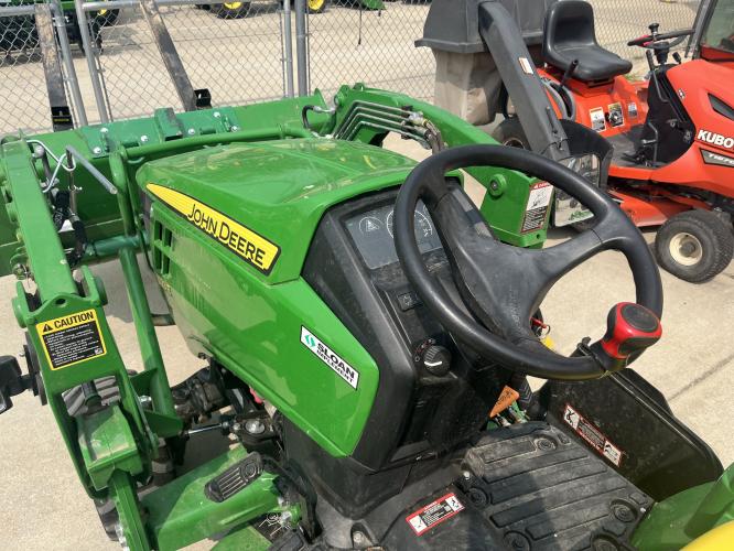 John Deere 1023E