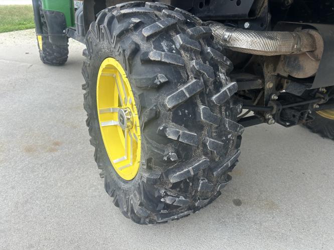John Deere 825I