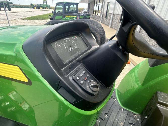 John Deere 4066M