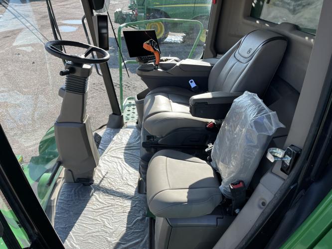 John Deere X9 1100
