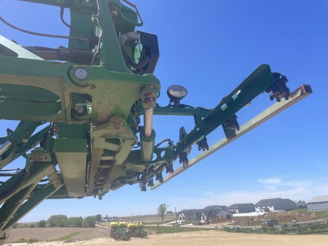 John Deere R4044