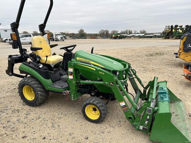 John Deere 1025R