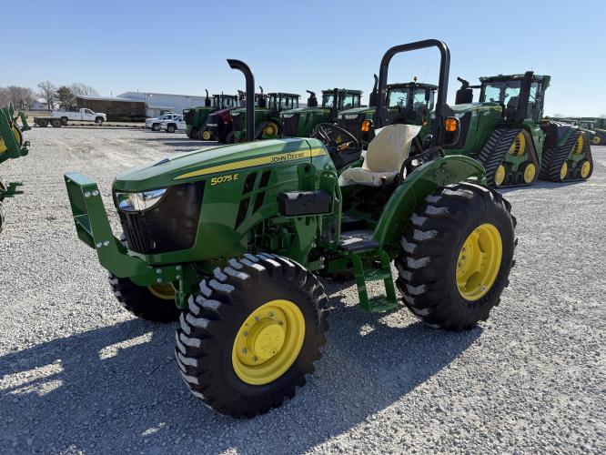 John Deere 5075E