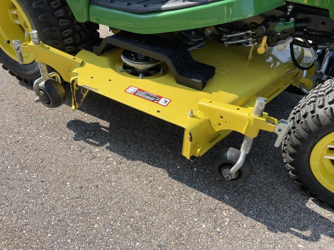 John Deere X738