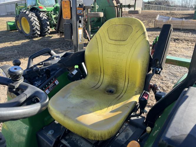 John Deere 2038R