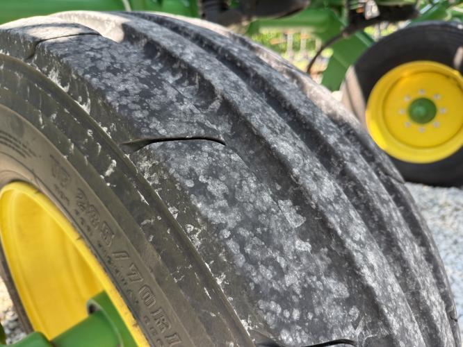 John Deere 2330