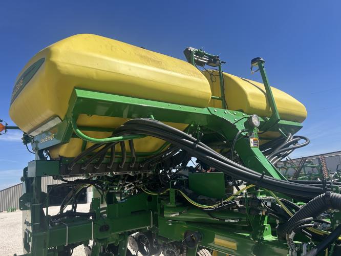 John Deere 1775NT