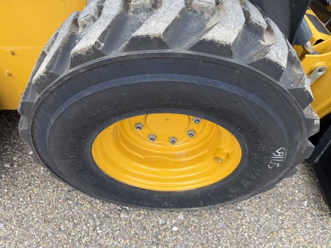 John Deere 320G