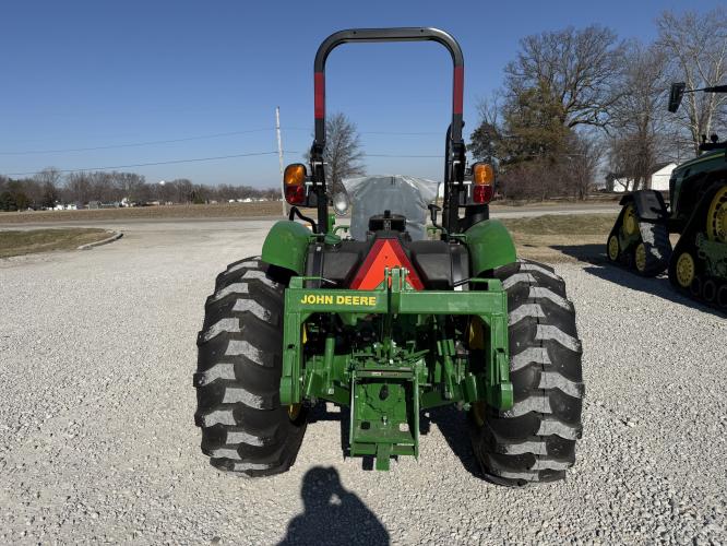 John Deere 5075E