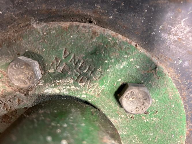 John Deere AA59483-A75275 no-tiil coulter hub & spindle w/ blade