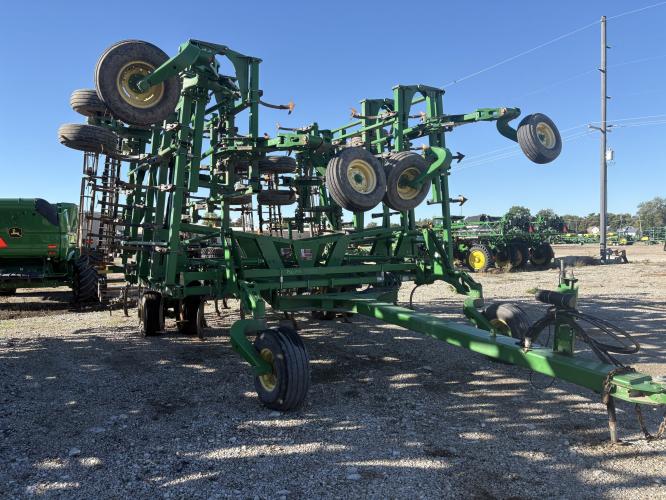 John Deere 2210
