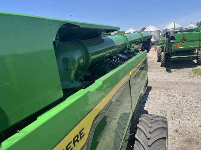 John Deere S7 900