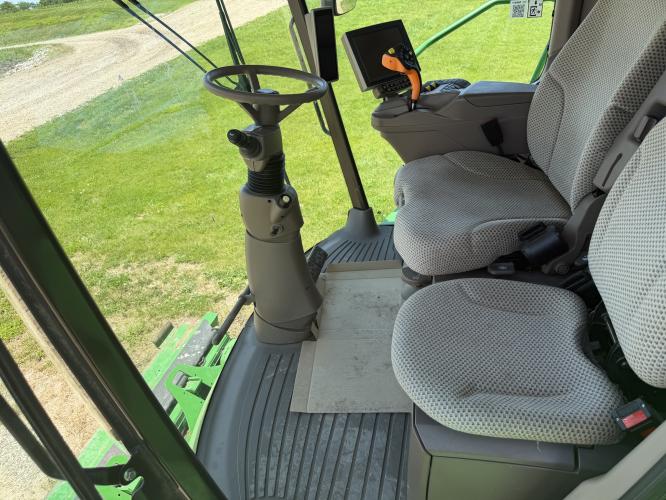 John Deere S790