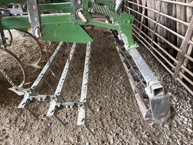 John Deere 2210