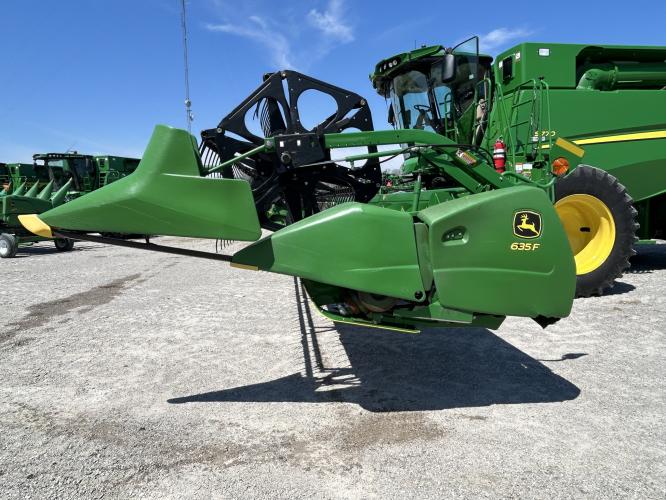 John Deere 635F