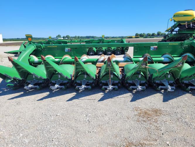 John Deere 708C