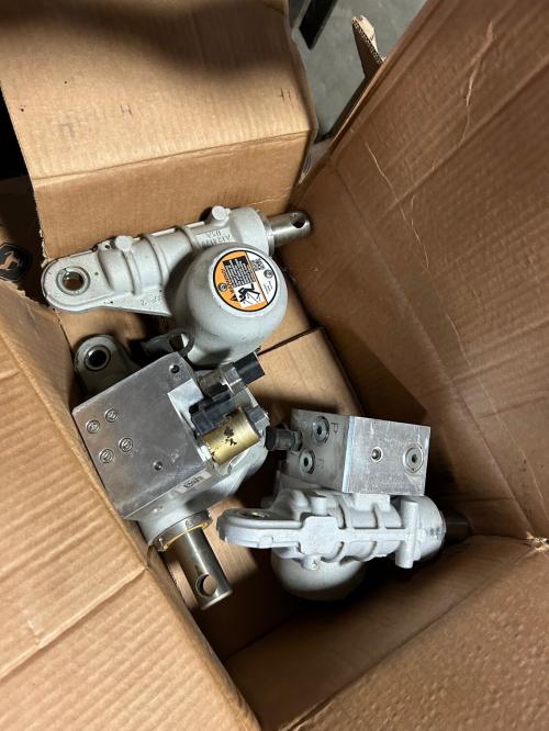  John Deere AA104893-A105601 - INDIVIDUAL ROW HYDRAULIC DOWN FORCE CYLINDER W/ BRACKET