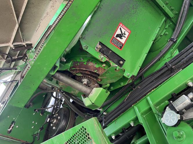 John Deere S670