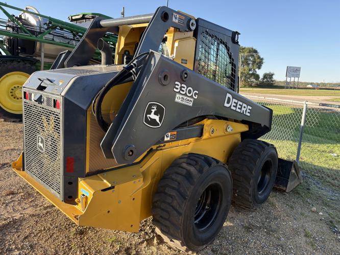 John Deere 330G