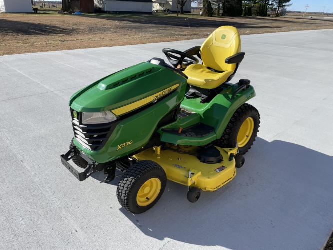 John Deere X590