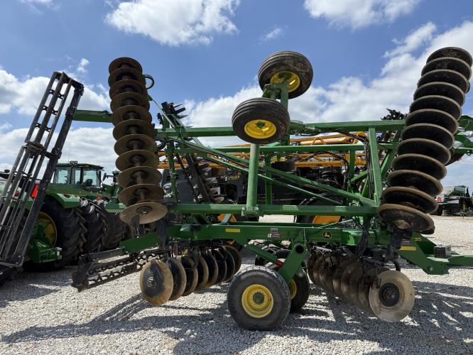 John Deere 2635