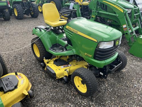 2012 John Deere X748