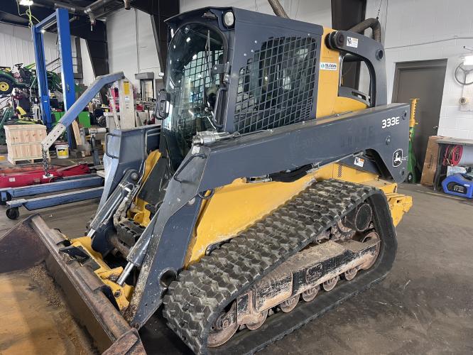 John Deere 333E