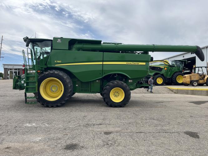 John Deere S780