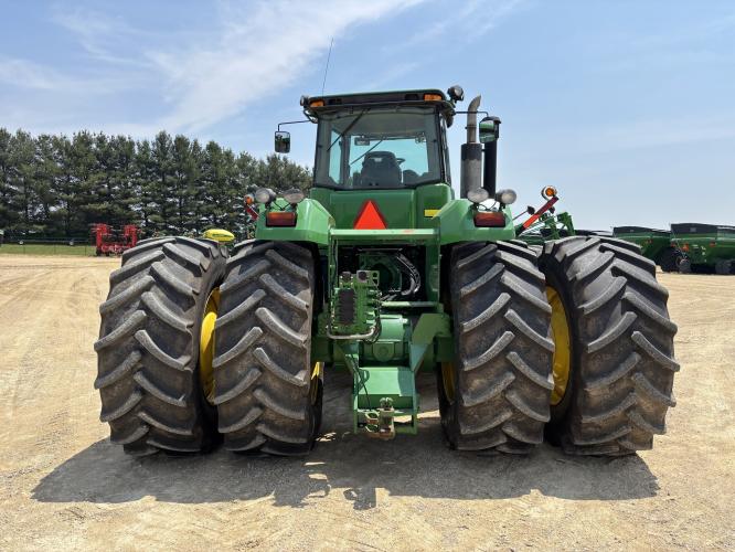 John Deere 9330