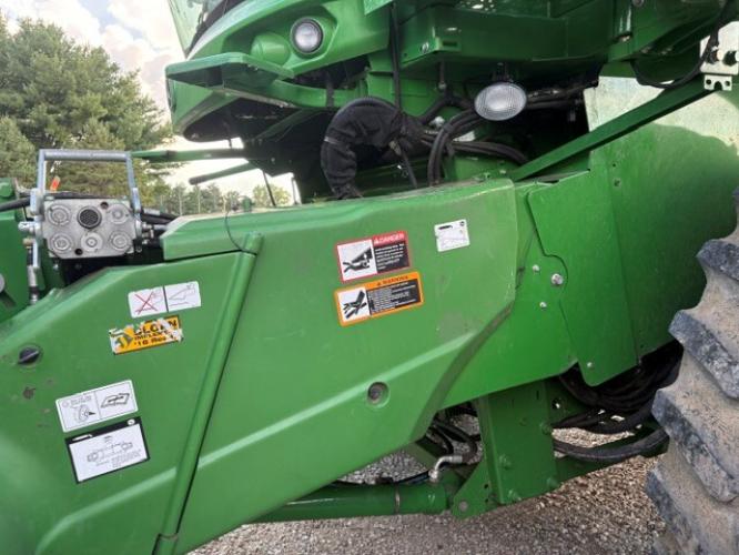 John Deere S670