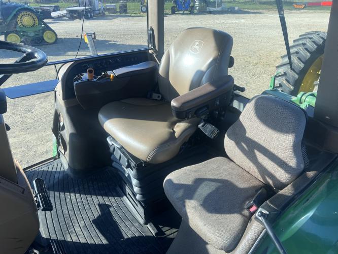 John Deere 8530