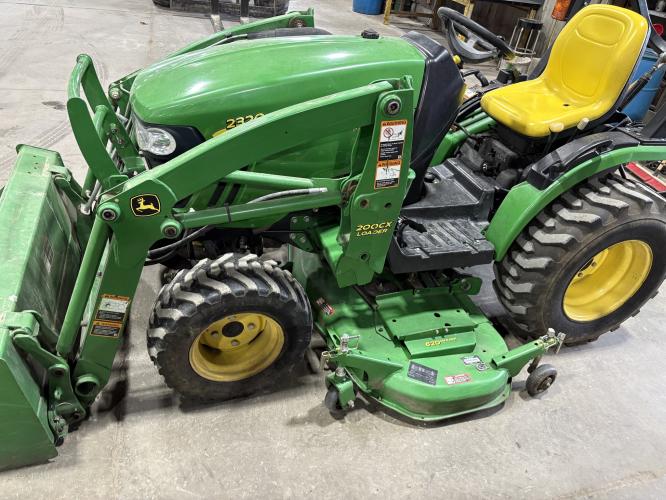John Deere 2320