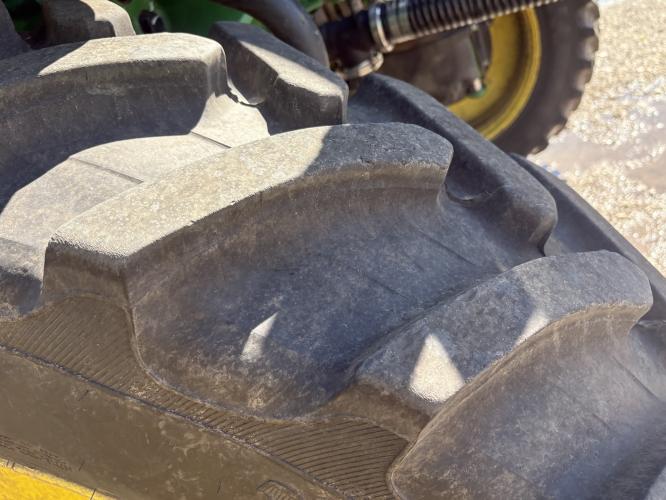 John Deere 412R
