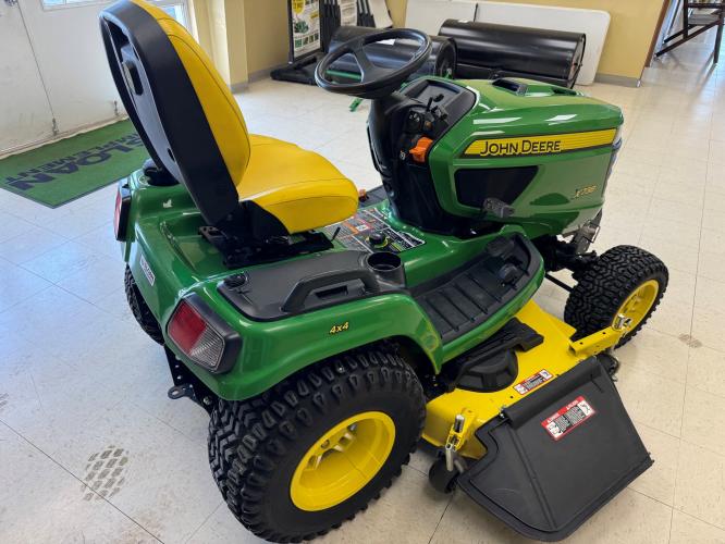 John Deere X738